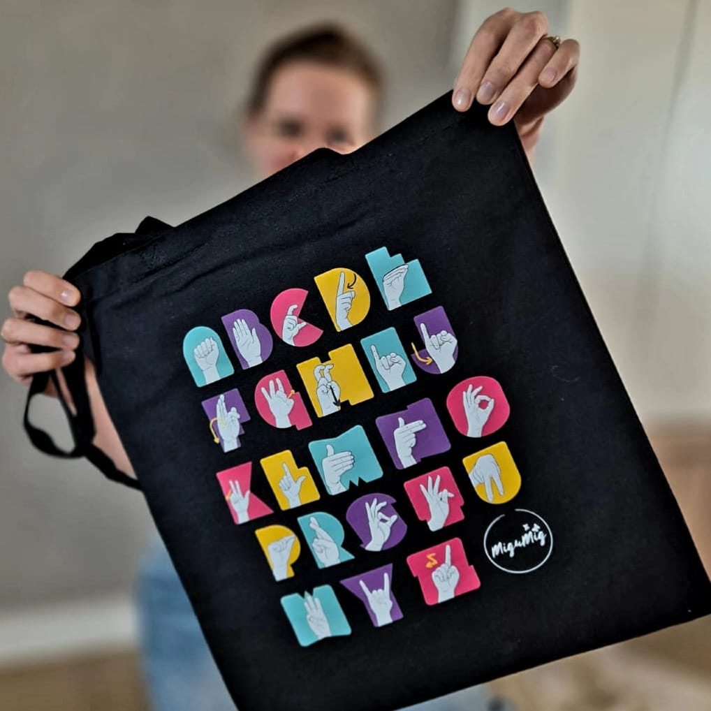 PRZEDSPRZEDAŻ: Torba bawełniana z alfabetem polskiego języka migowego (czarna lub naturalna)